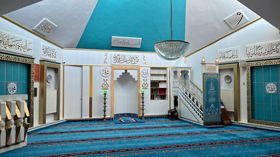 Kınalıada Camii, ibadet alanı. Fotoğraf: Uluç Algan 