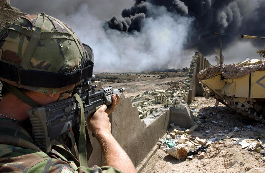 2003 yılında ABD’nin Irak’ı işgal etmesiyle birlikte Basra'da güvenlik durumu oldukça kırılgan hâle gelmişti.
