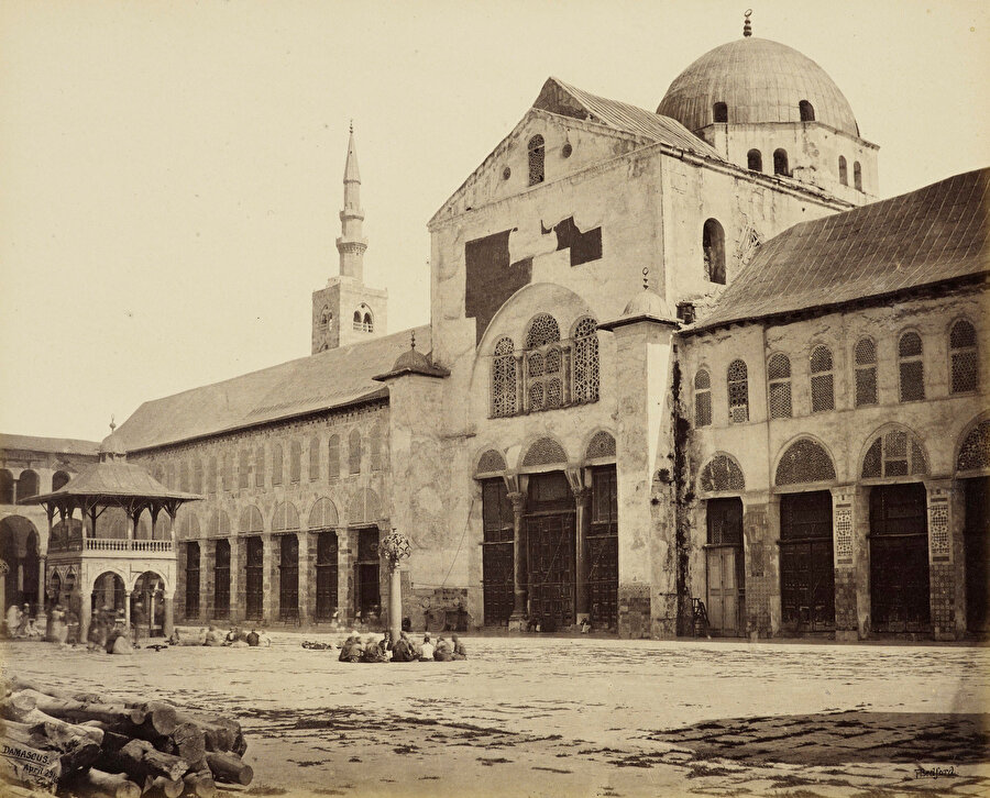 Şam, 1516 yılında Sultan I. Selim döneminde Osmanlı İmparatorluğu tarafından Memlûklerden alındı. Emevî Camii'nde Sultan Selim adına kılınan ilk cuma namazına bizzat padişah katıldı.