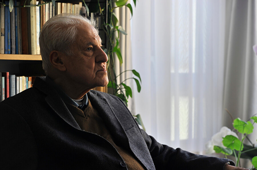 Pakdil son anına kadar hep bir şeyler üretti, ölümü asla aklına getirmeden hep çalıştı.