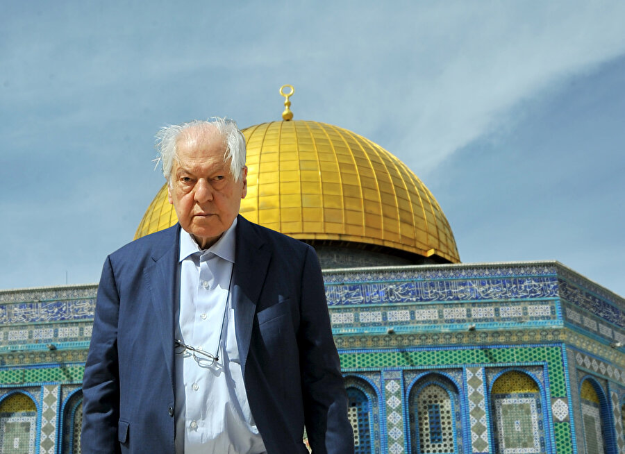 Edebiyat, reddediş ve karşı koyuş anlamında tutarlılık sergileyen yegâne dergidir.