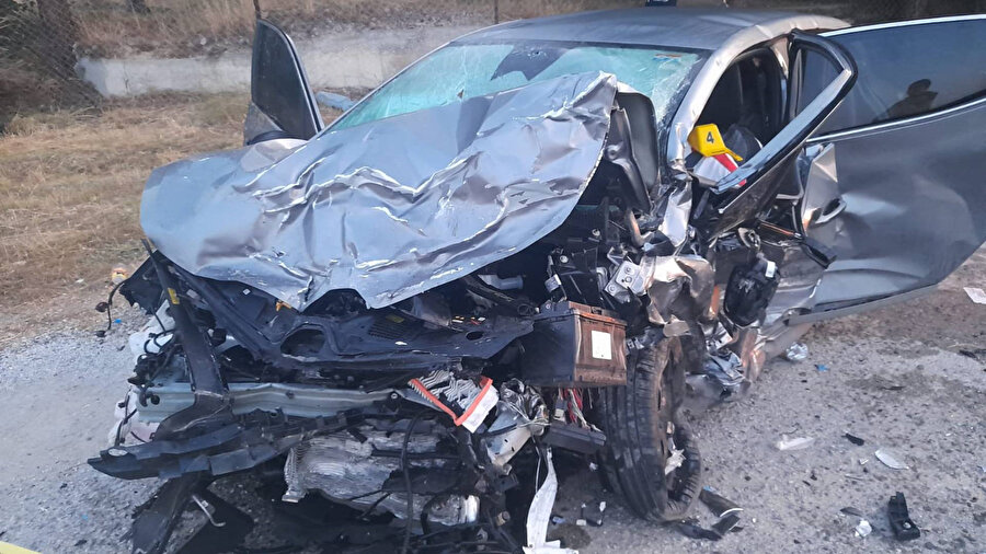 İzmir'de katliam gibi kaza: 5 kişi öldü, 2 kişi yaralandı