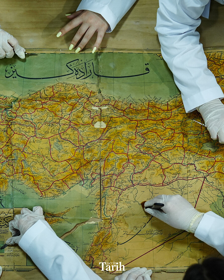 Tarihi yazma eserler üniversiteli gençlerin elinde geleceğe taşınıyor