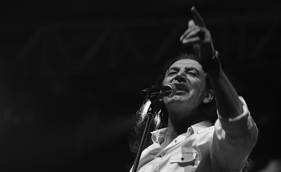 Yakın tarihimizin en büyük hikâyesi 15 Temmuz’da şehitlerin kanıyla yazılmıştır.