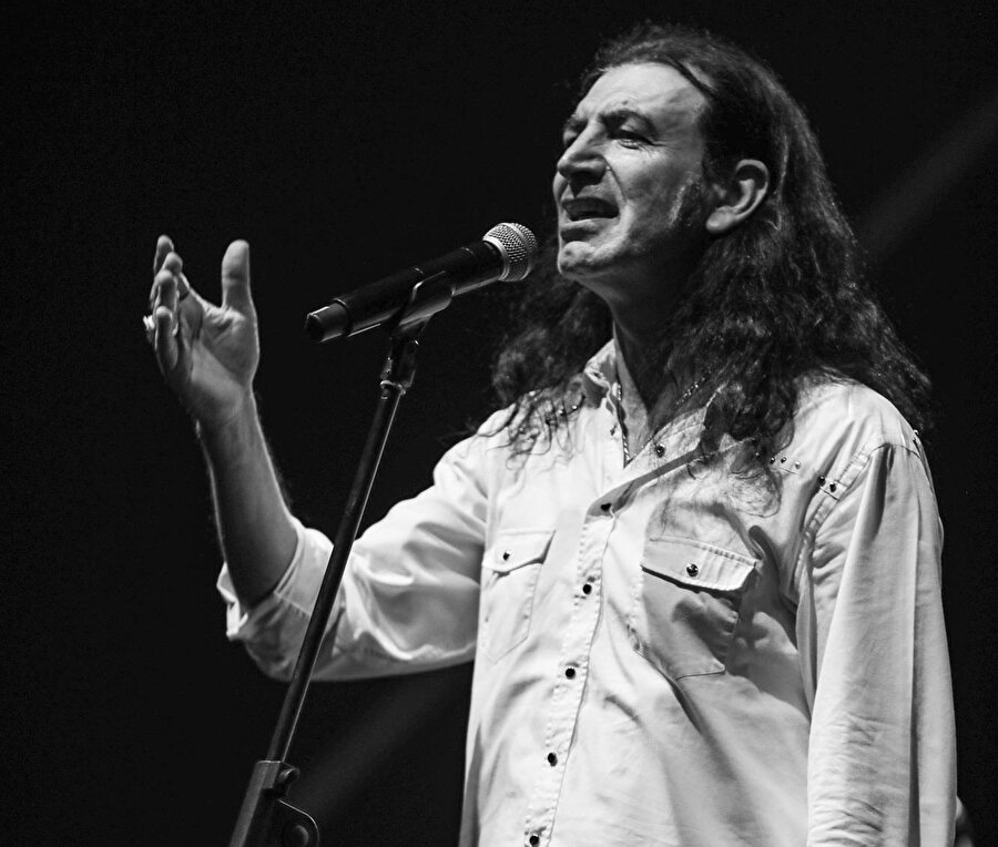 Sanat gibi bir silahla toplumun fikirlerine kolaylıkla yön verebilirsiniz.