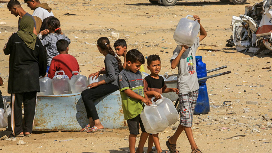 İşgalci İsrail, Gazze'deki yardım noktasında bekleyen 57 kişiyi katletti
