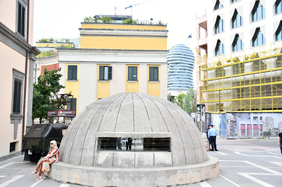 Tiran'daki sığınak müze Bunk'Art 2, Arnavutluk'un komünizm dönemi hakkında bilgi veriyor.