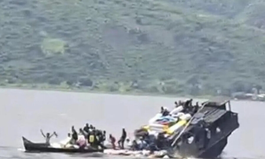 Aşırı yük taşıyan tekne battı: 52 ölü