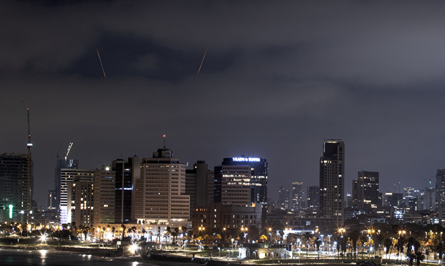 ​İran'dan İsrail'e yeni saldırı: Tel Aviv'e füze yağıyor