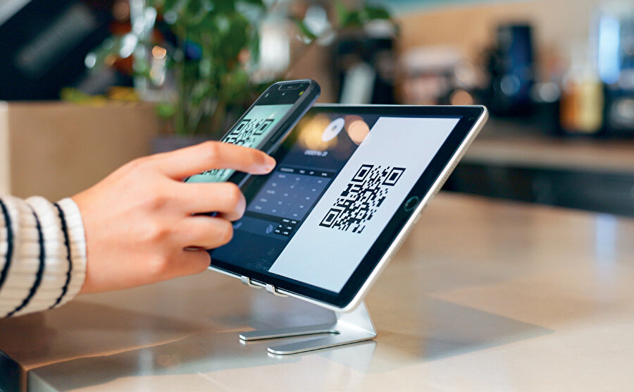 Kredi kartları, mobil ödemeler, QR kodlar ve kripto paralar derken, birçok ülkede nakit kullanımı hızla azalıyor.