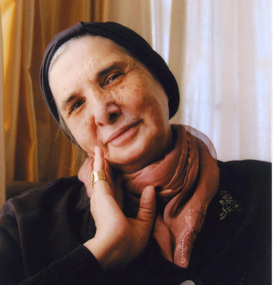 On bir yıl sonra Ayşe Şasa’nın sesi neden hâlâ kulaklarımızda yankılanıyor?