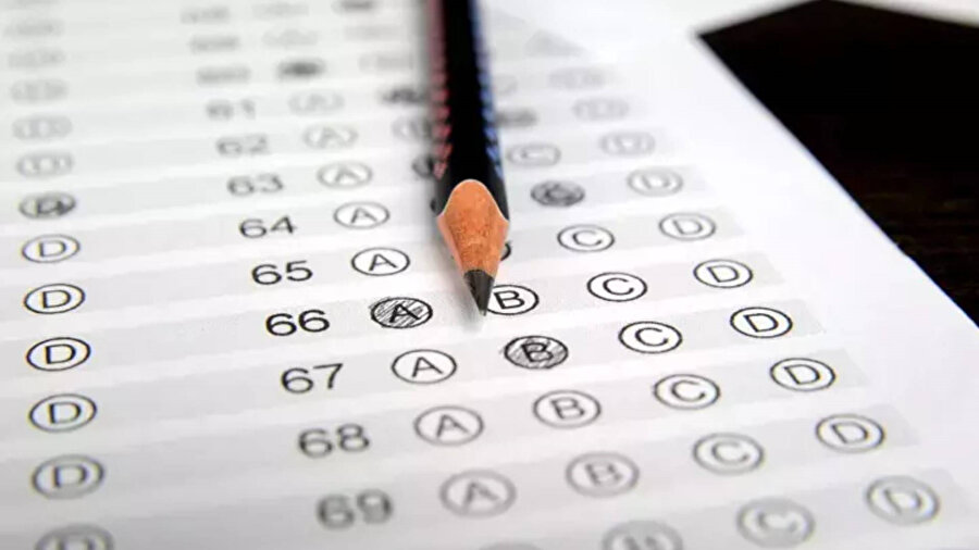 ​LGS'de sınav ortasında kitapçık değiştirildi: Aileler sınav tekrarı istiyor