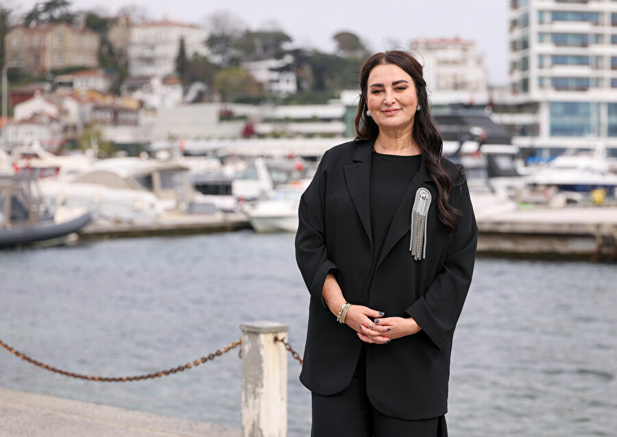 Japonya’da bir çay seremonisine gittiğinizde ya da bir çay ritüeli gerçekleştirdiğiniz zaman bizdekinin tam tersi orada hiç konuşulmuyor.