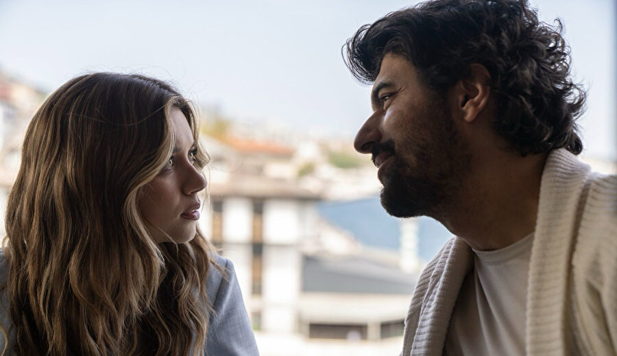 Engin Akyürek ve Afra Saraçoğlu