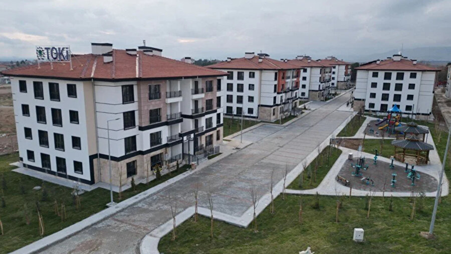 6 Şubat depremlerinden etkilenen 13 ilde dev konut ve iş yeri teslimatı: 49 bin bağımsız bölüm hak sahiplerine ulaşıyor