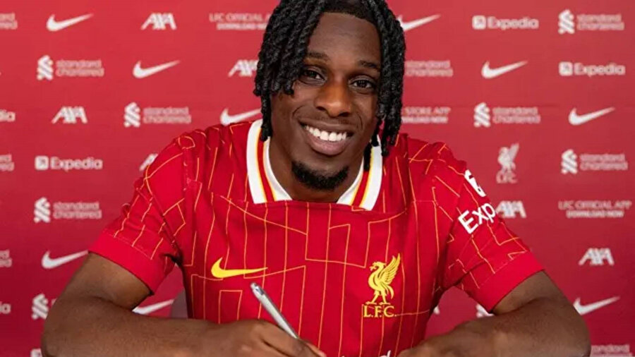 Liverpool oyuncusu Bodrum'da doyasıya eğlendi: Ödedikleri hesabı görenler inanamadı