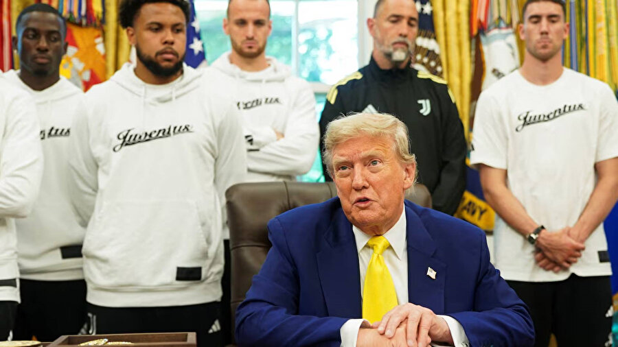 ​Trump, İran açıklamalarını arkasında Juventus takımı ile yaptı