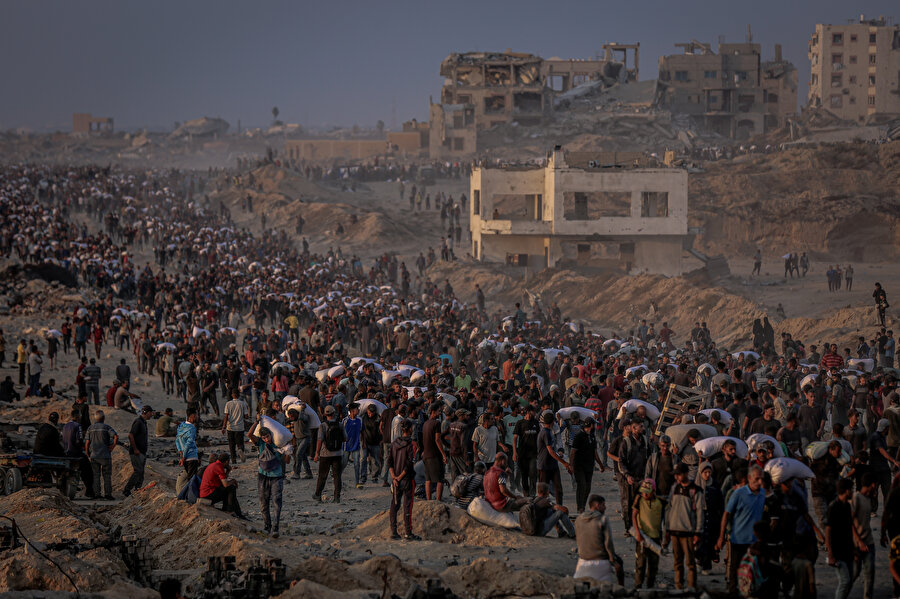 Binlerce Gazzeli, yardım dağıtım merkezine akın etti