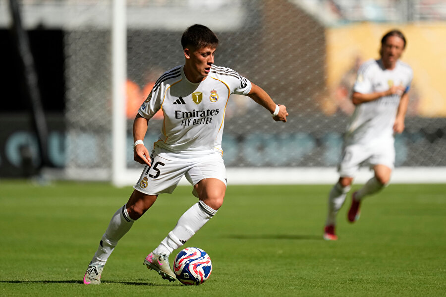 Yeni görevinde göz kamaştıran performans: Arda Güler'in topa ilk dokunuşu direkte patladı