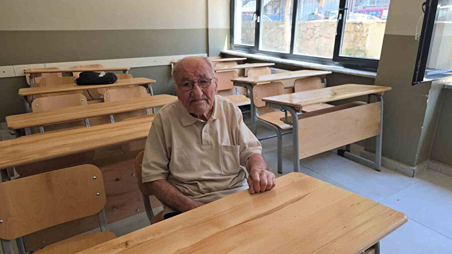 93 yaşındaki Mehmet Amca kep attı