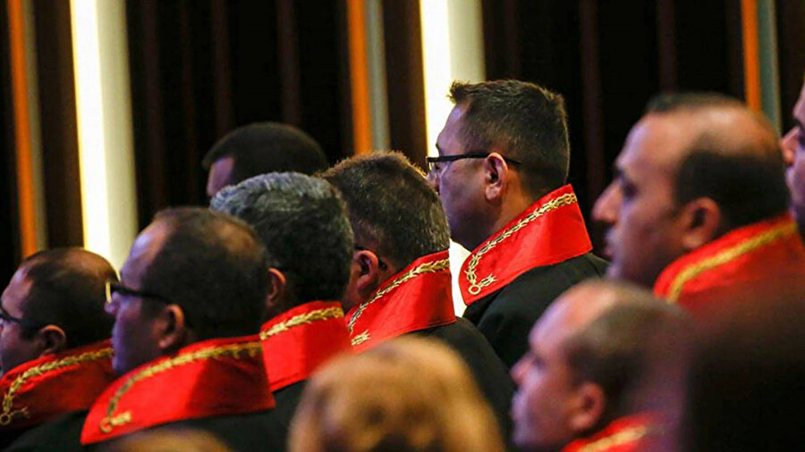 4 bin 36 hakim ve savcının görev yeri değişti.