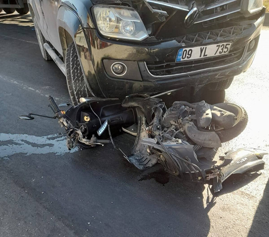 Korkutan kaza: Motosiklet sürücüsü metrelerce sürüklendi