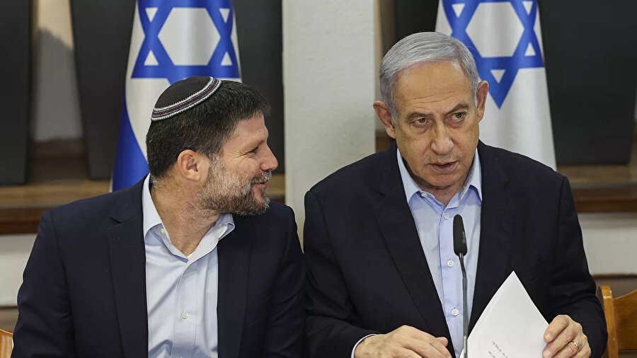 Maliye Bakanı Bezalel Smotrich(solda) İsrail Başbakanı Netanyahu(sağda)