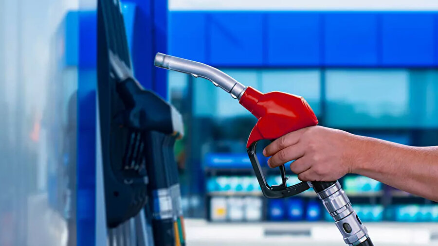 Akaryakıta dev zam: Benzin ve motorine rekor artış, Depo doldurmak 500 TL arttı