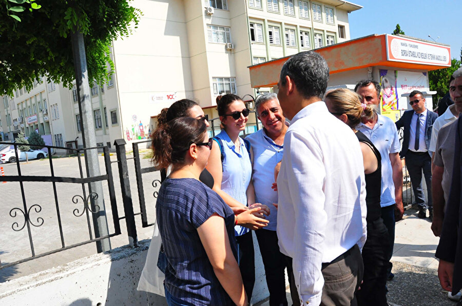 Özel, Nehir'in sınava gireceği okulda