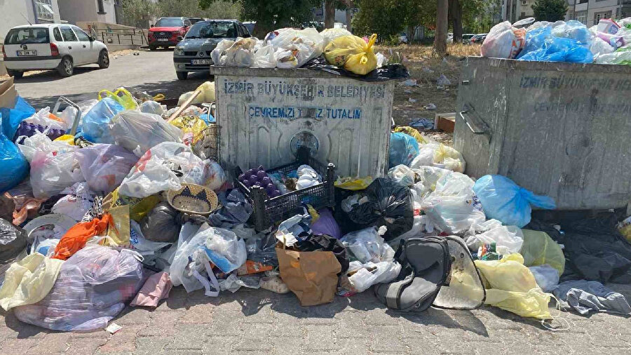 İzmir'de çöp yığınları birikiyor