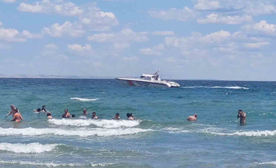 Tekirdağ sahilde yasağa rağmen denize girenler uyarıldı