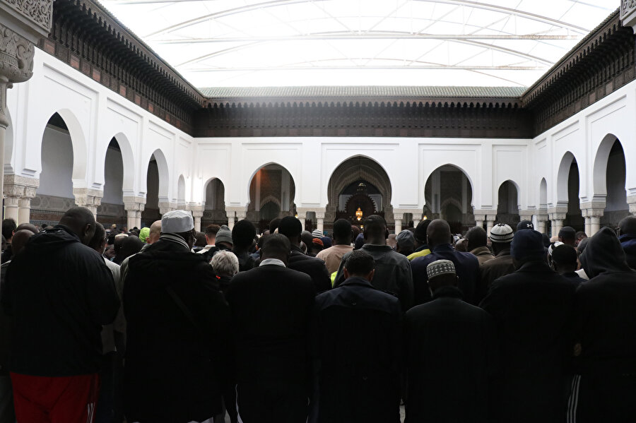 Müslüman gencin cenazesi