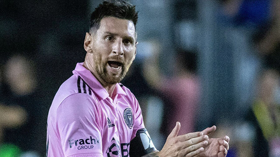 Tribüne bakan Messi şok oldu: Yapılan teklif olay oldu