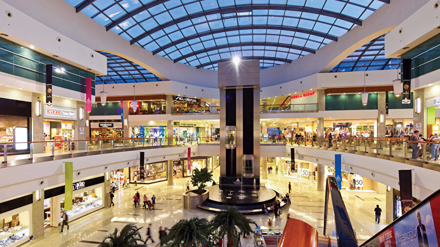 AVM'lerde ziyaretçi azalıyor, ciro artmaya devam ediyor