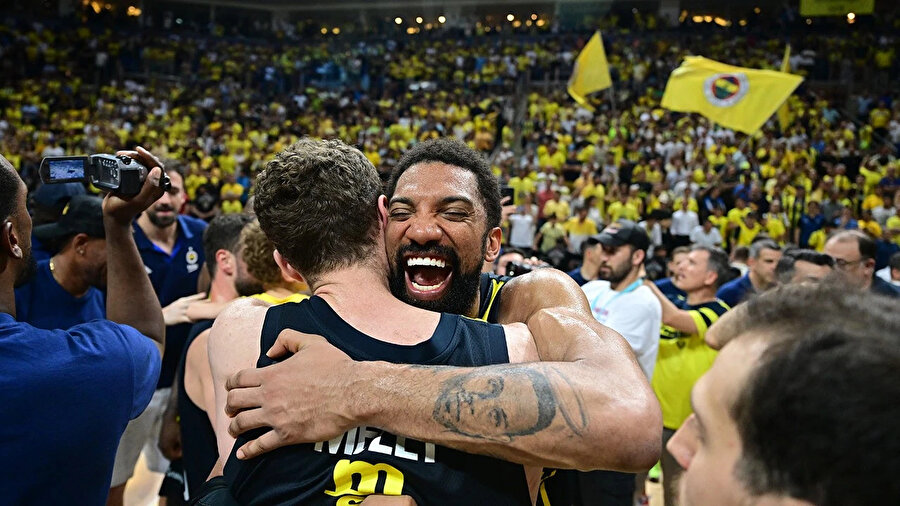 ​Fenerbahçe Beko şampiyon oldu, yıldız isim ayrılığı açıkladı: Ağlayacağım, belki tekrar buluşuruz