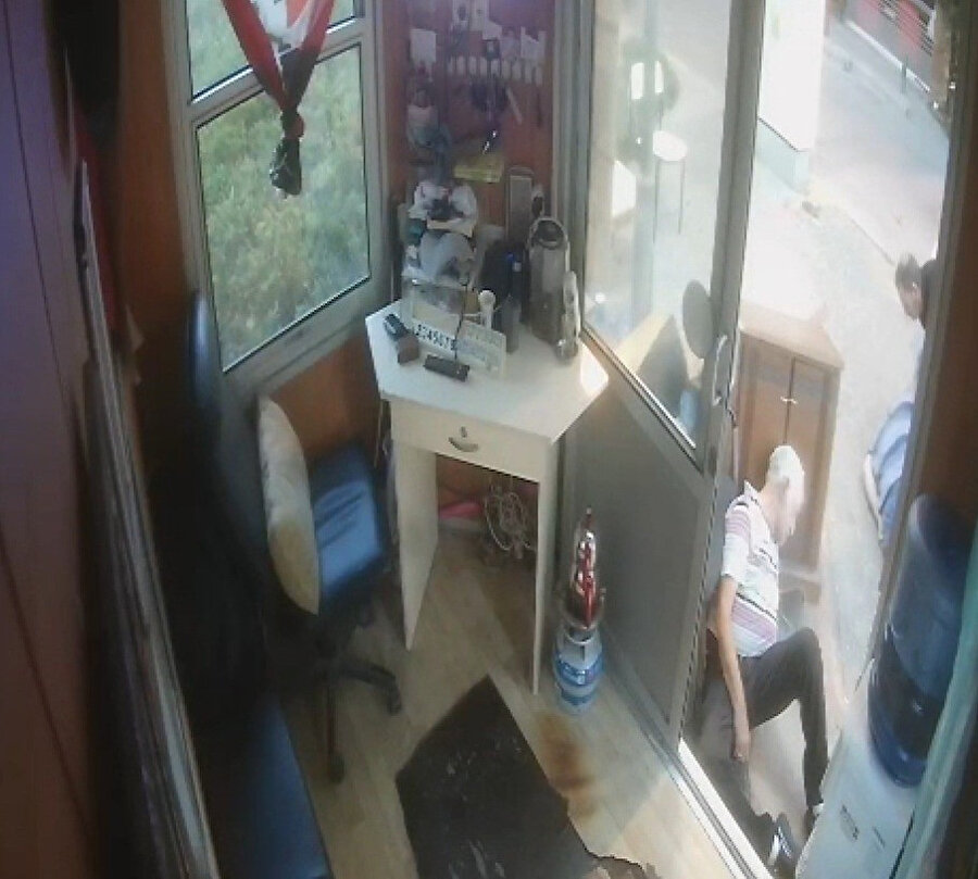 Taksi durağına yansıyan görüntü