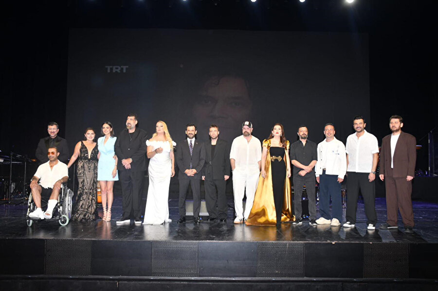 Bu fotoğraf hakkında bir şeyler Türk müziğini efsanesi AKM'de anıldı