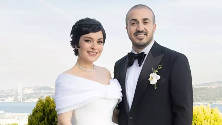 ​Ezgi Mola ile Mustafa Aksakallı boşandı: Ayrılık nedeni ortaya çıktı