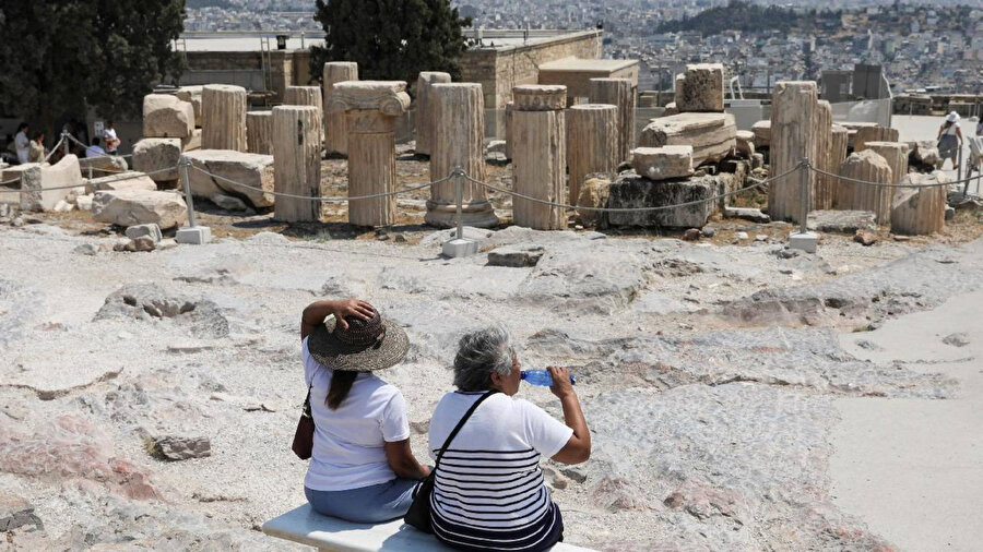 ​Yunanistan'da sıcaklık alarmı: Adalar ve dağlık bölgeler büyük risk altında