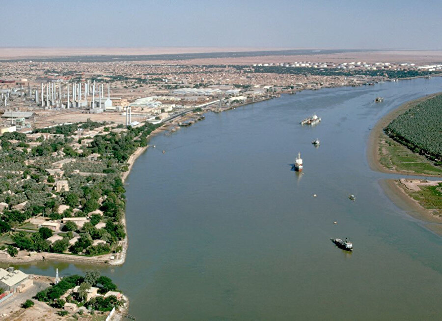 Şattülarab Nehri'nin İran’la Irak arasında kalıcı bir sınıra dönüşmesi, kâğıt üzerinde 1975’te Cezayir’in arabuluculuğunda imzalanan bir anlaşmayla sağlanmış görünse de bölgedeki stratejik menfaatlerin çatışmasından kaynaklanan gerilim hâlâ sürmektedir.