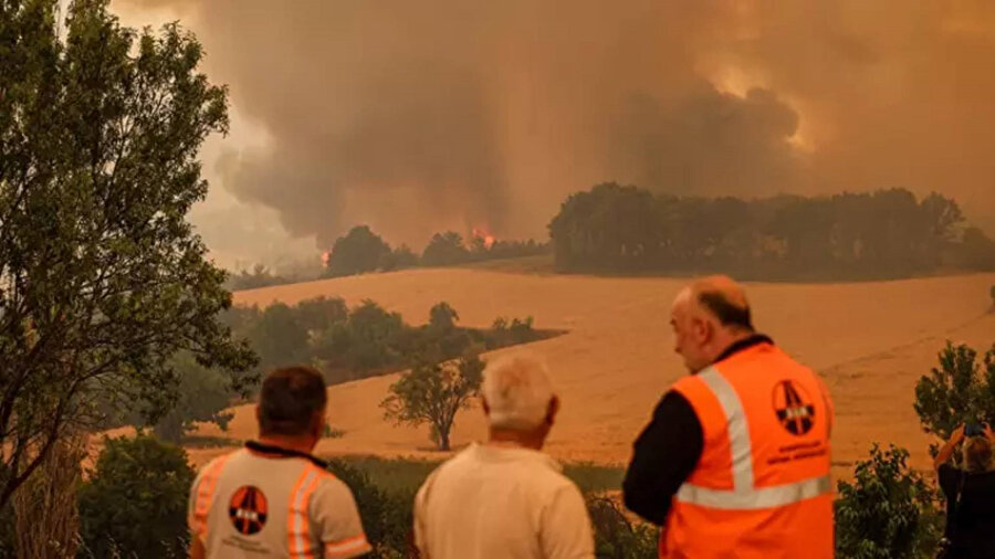 ​Bakan Yumaklı: Risk teşkil eden 3 yangın var