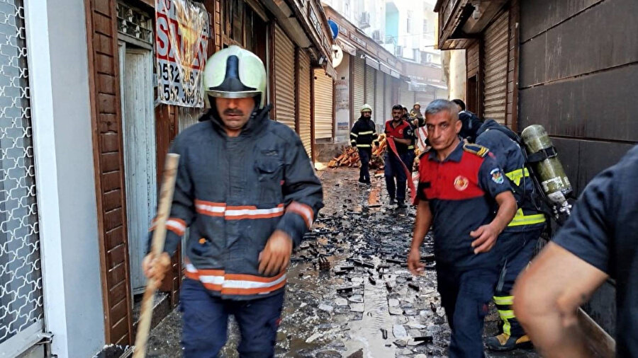 Havai fişek deposunda art arda patlamalar yaşandı.