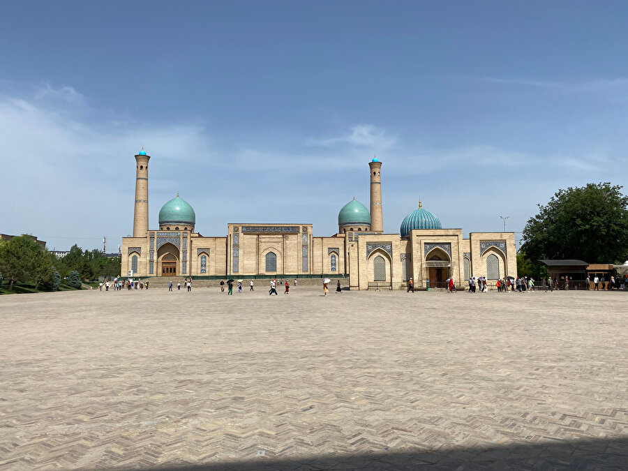 Hazreti İmam Külliyesi.