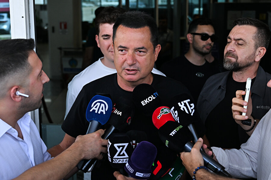  Acun Ilıcalı Fenerbahçe sorularınına tepkisi taraftarı şaşırttı