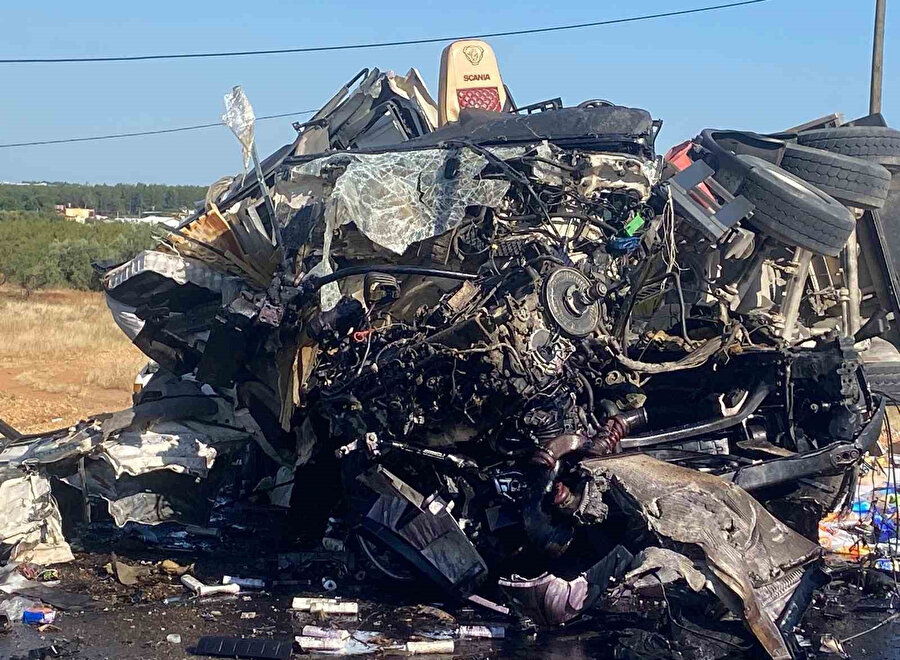 ​Antalya'da kan donduran kaza: İki tır çarpıştı; 1 ölü, 1 yaralı