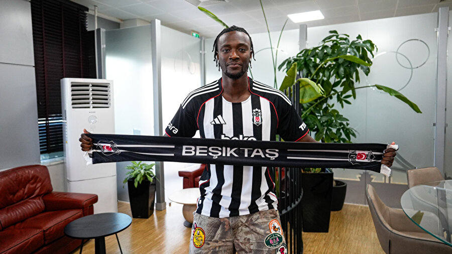 Beşiktaş'ın yeni foveti Tammy Abraham İstanbul'a geldi: Posteri satışa çıkacak