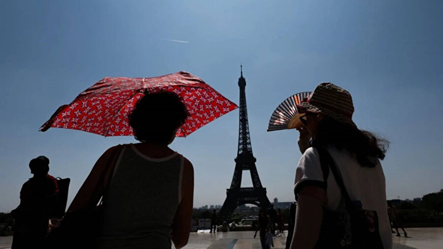 Fransa’da kavurucu sıcak krizi: Eyfel Kulesi ziyaretçilere kapatıldı