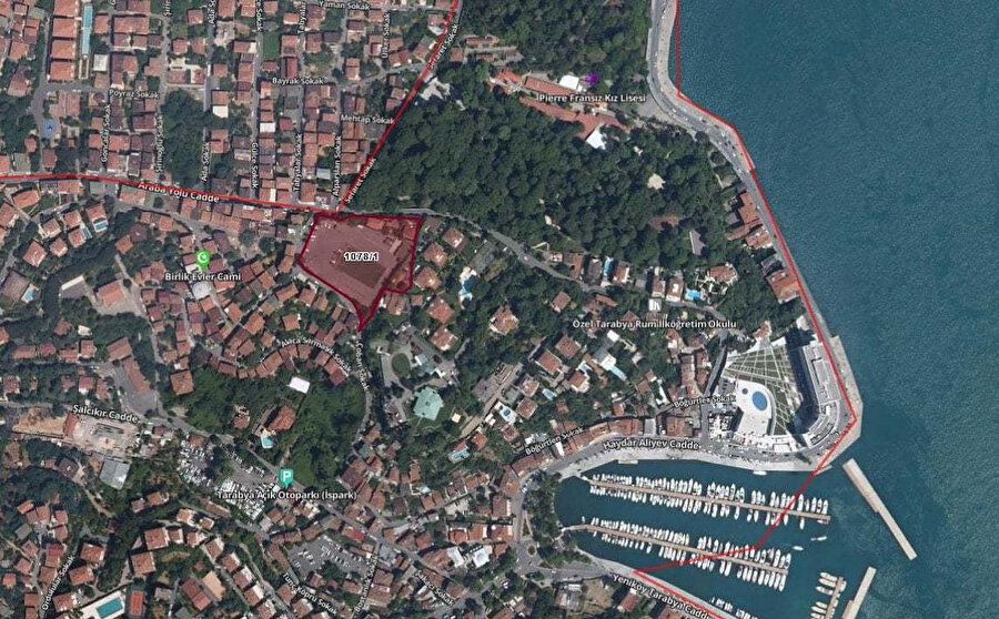 Boğazda yer alan halı sahaya inanılmaz tekif: 458 milyon TL