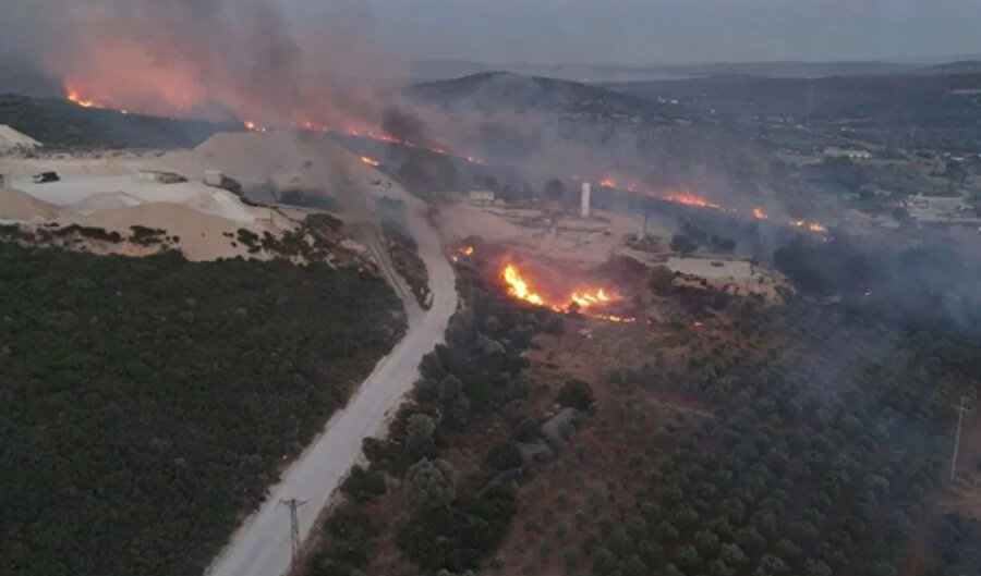 ​İzmir'in 4 ilçesinde yangınla mücadele; Bakan Yumaklı'dan dikkat çeken açıklamalar: Yangın olmasa güzel haberler verecektik