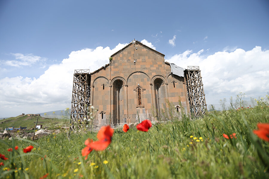 Anadolu'da ilk cuma namazının kılındığı Ani'deki &quot;fetih camisi&quot; restore ediliyor
